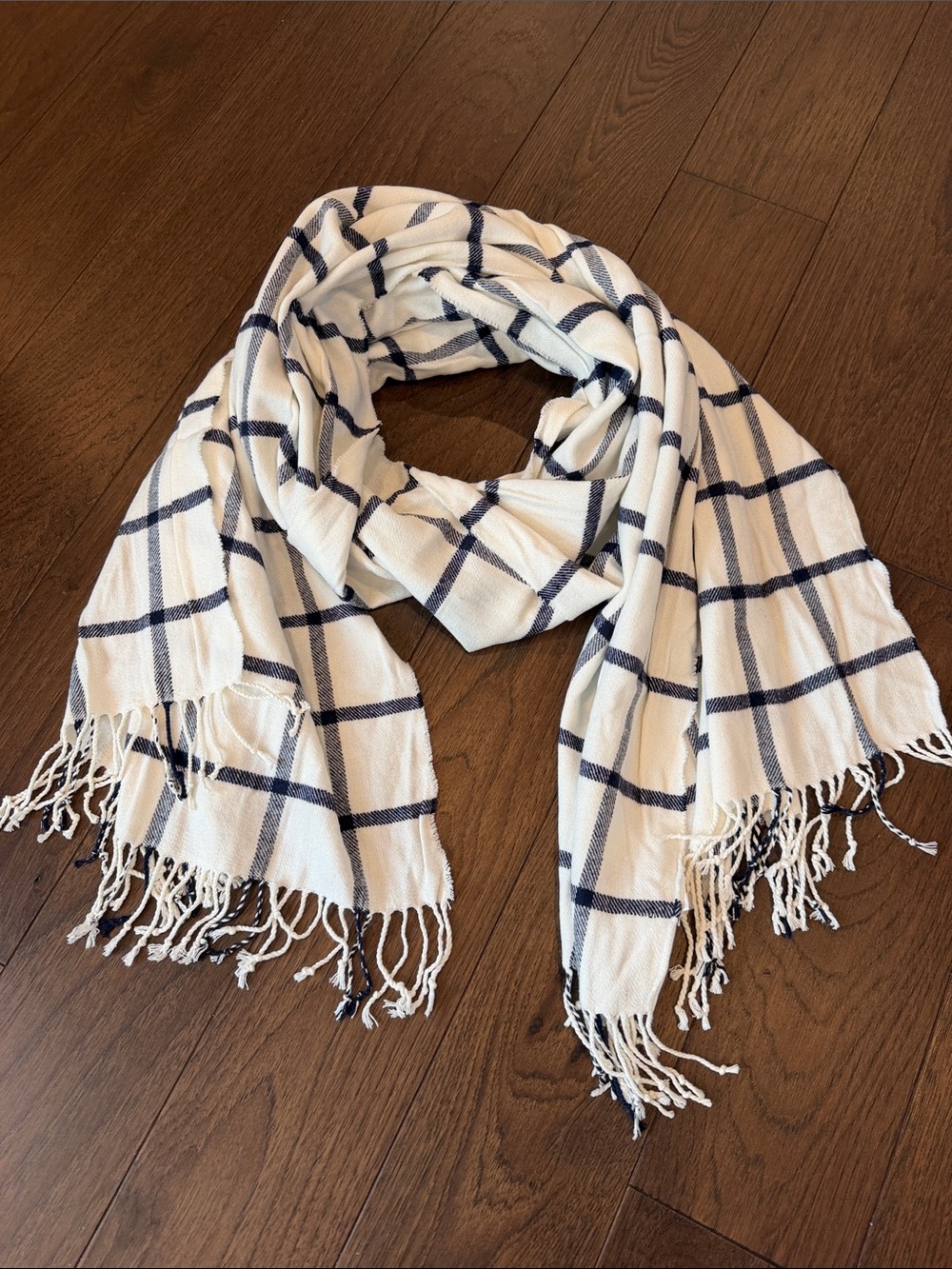 GAP White and Navy Windowpane Fringe Scarf - C54-162